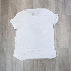 White Soft and Sexy American Eagle top with pocket